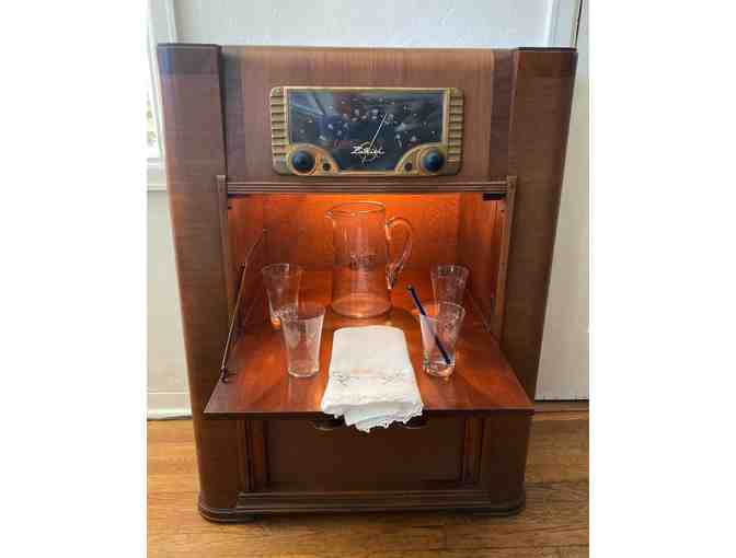 Fun Upcycled Vintage Radio transformed into a Fancy Bar