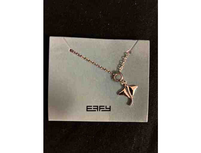 Stingray Necklace (Silver, 18 inch chain)