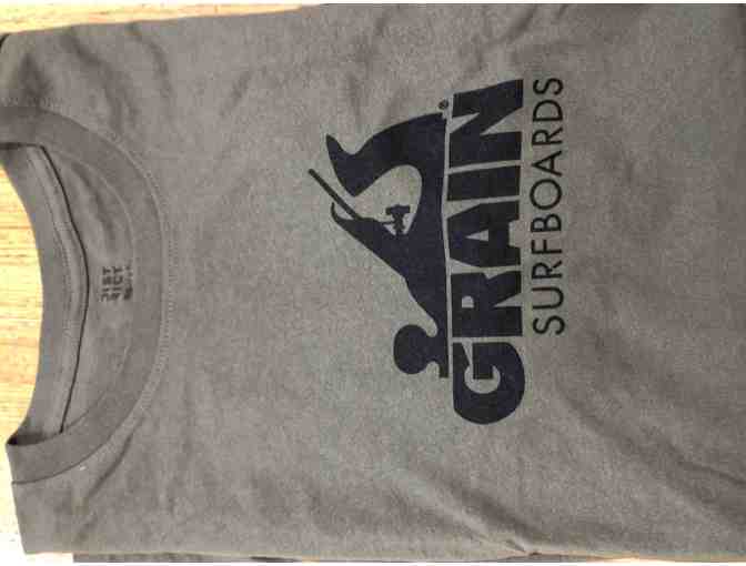 Grain Surfboard T-Shirt and Beanie - Photo 3