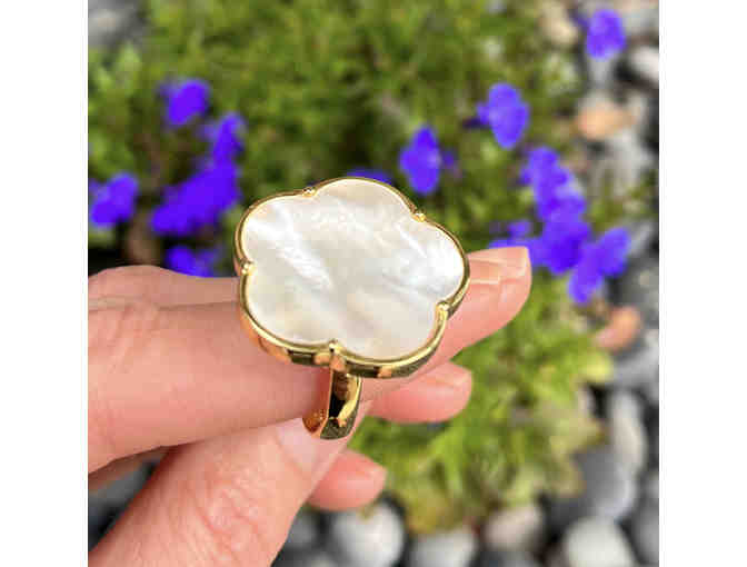 Mobster's Choice: Dazzling Mother-of-Pearl Cocktail Ring