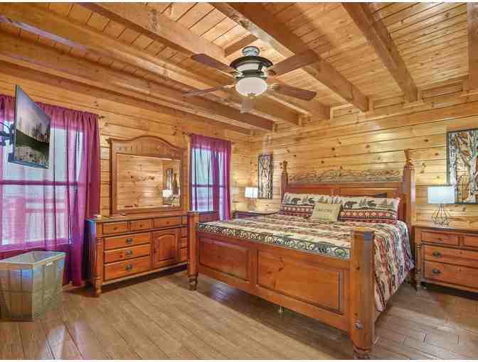 Enjoy 4 nights LUXURY 6 bed Cabin Sevierville, Tennessee