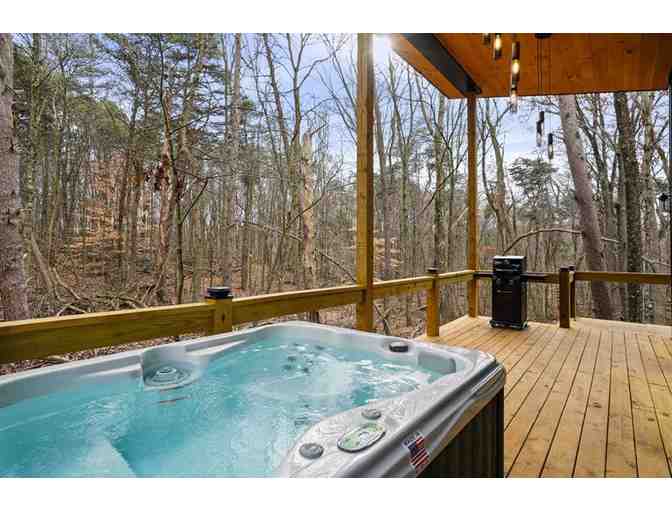 Enjoy 4 nights LUXURY GLASS House Cabin Hocking Hills, Ohio + $100 Food Credit