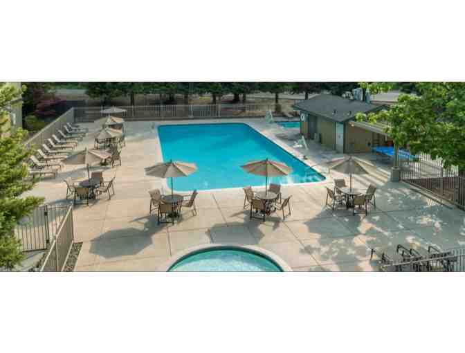 Enjoy 4 nights luxury 2 bed condo Bass Lake Yosemite!