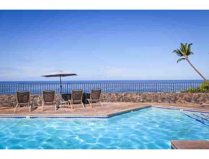4-Night Stay at Royal Sea Cliffs with Golf in Kona, HI