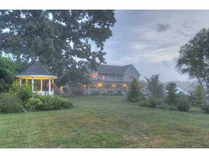 Enjoy 2 nights @ 4.9 star Blue Mountain Mist BnB Gatlinburg, TN