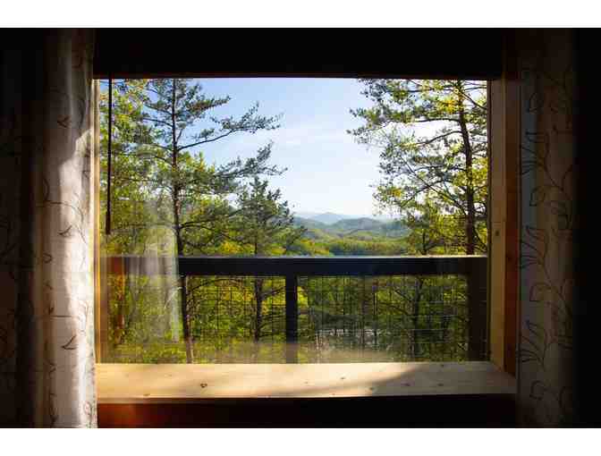 Private Moonshine Tour & 4-Night Stay in Luxury 2-Bedroom Cabin in Pigeon Forge, TN
