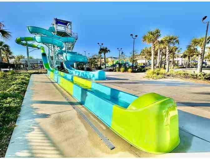 5 Nights Luxury Home for 20 + Exclusive SeaWorld Trainer Experience