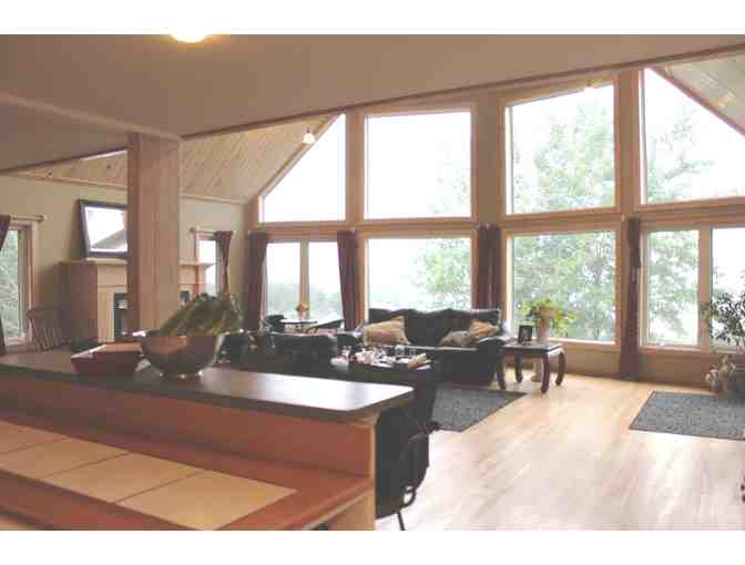 Canada's Lakeside Luxury: Your 7-Night Executive Retreat on Mill Lake for 8