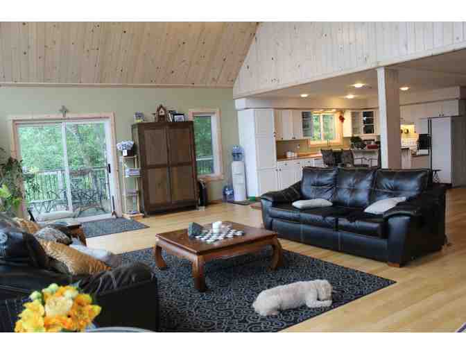 Canada's Lakeside Luxury: Your 7-Night Executive Retreat on Mill Lake for 8