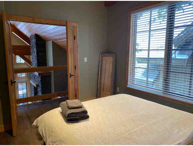 5 nights Luxury Banaff 5 bedroom Chalet or up to 14 guest!