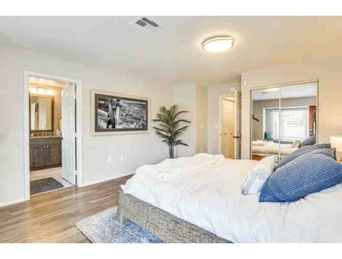 5 nights Las Vegas Luxury Home for up to 8 + Helicopter Tour