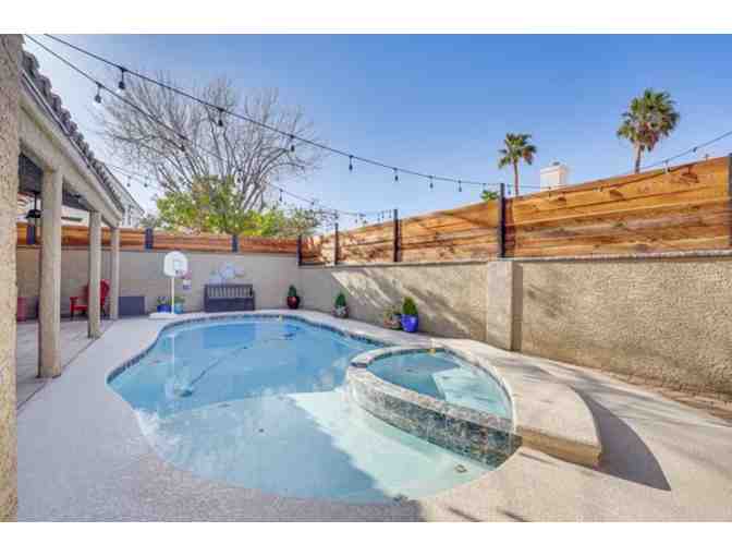 5 nights Las Vegas Luxury Home for up to 8 + Helicopter Tour