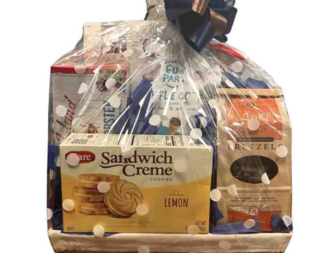 A Gourmet Gift Basket from Dave's Marketplace (II)