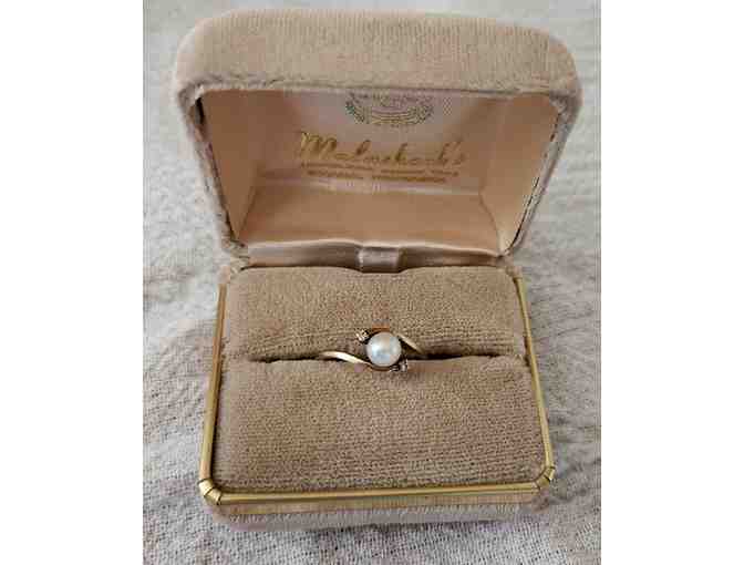 Stunning 14K Gold Pearl and Crystal Ring (Size 6.5)