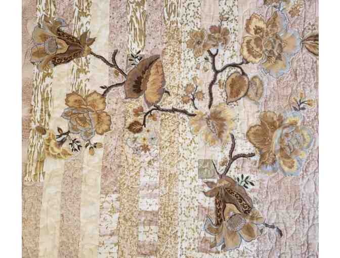 Flowers in the Middle - a Handcrafted HUGE Quilt for Bed or Couch