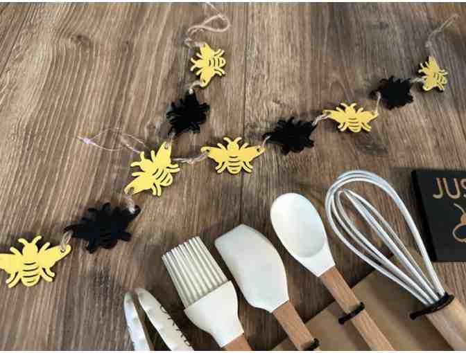 Busy Bee | A Perfectly Paired Labyrinth Package