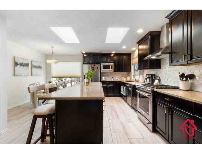 One Week in a Luxury Home in Albuquerque for up to 8 Guests